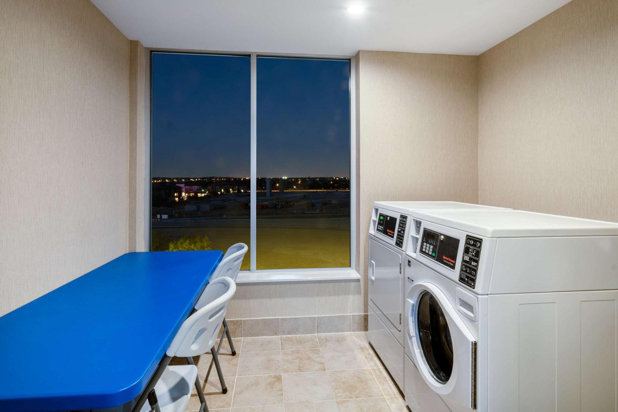 Hyatt Place Fort Worth-Alliance Town Center エクステリア 写真
